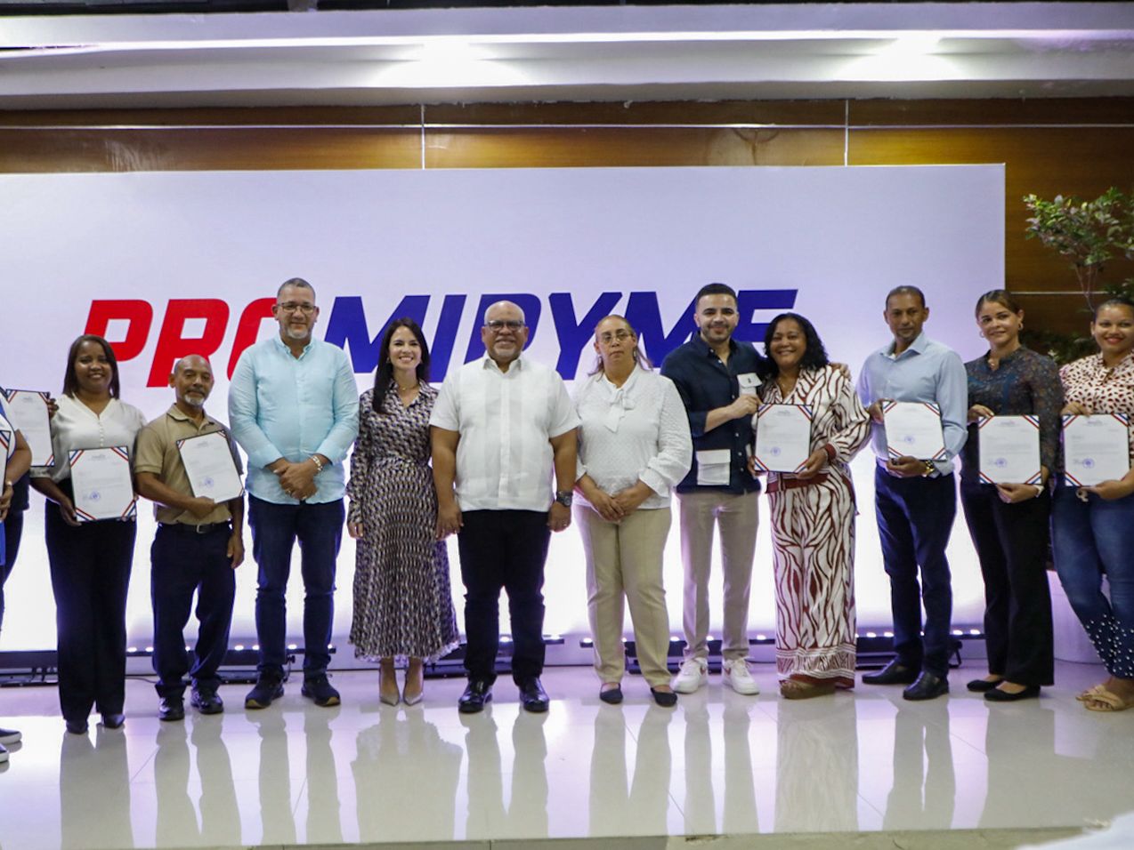 Entrega Credito En Villa Altagracia